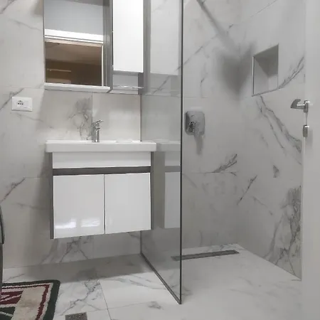 Apartament Joni's At Mali I Robit